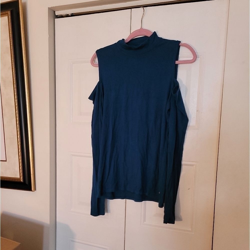 Fabletics WOMEN'S TAHARI BLUE IRIS COLD SHOULDER  SIZE MEDIUM LONG SLEEVES